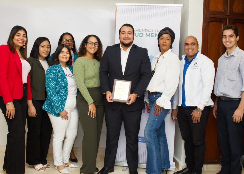 Jean Carlos Altuna se alza como ganador del Concurso Nacional de la Salud Mental 2024